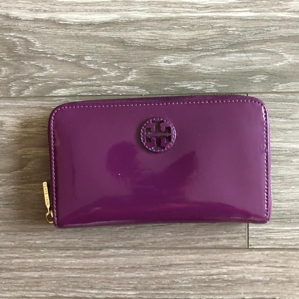 COPY - Tory Burch Stacked Logo Continental Zip Wa…